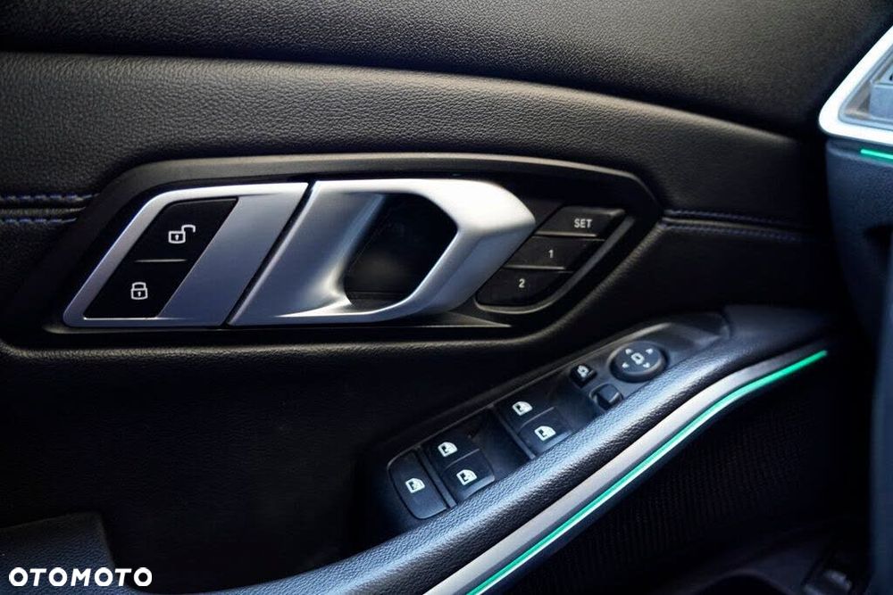 BMW Seria 3 330i M Sport - 28