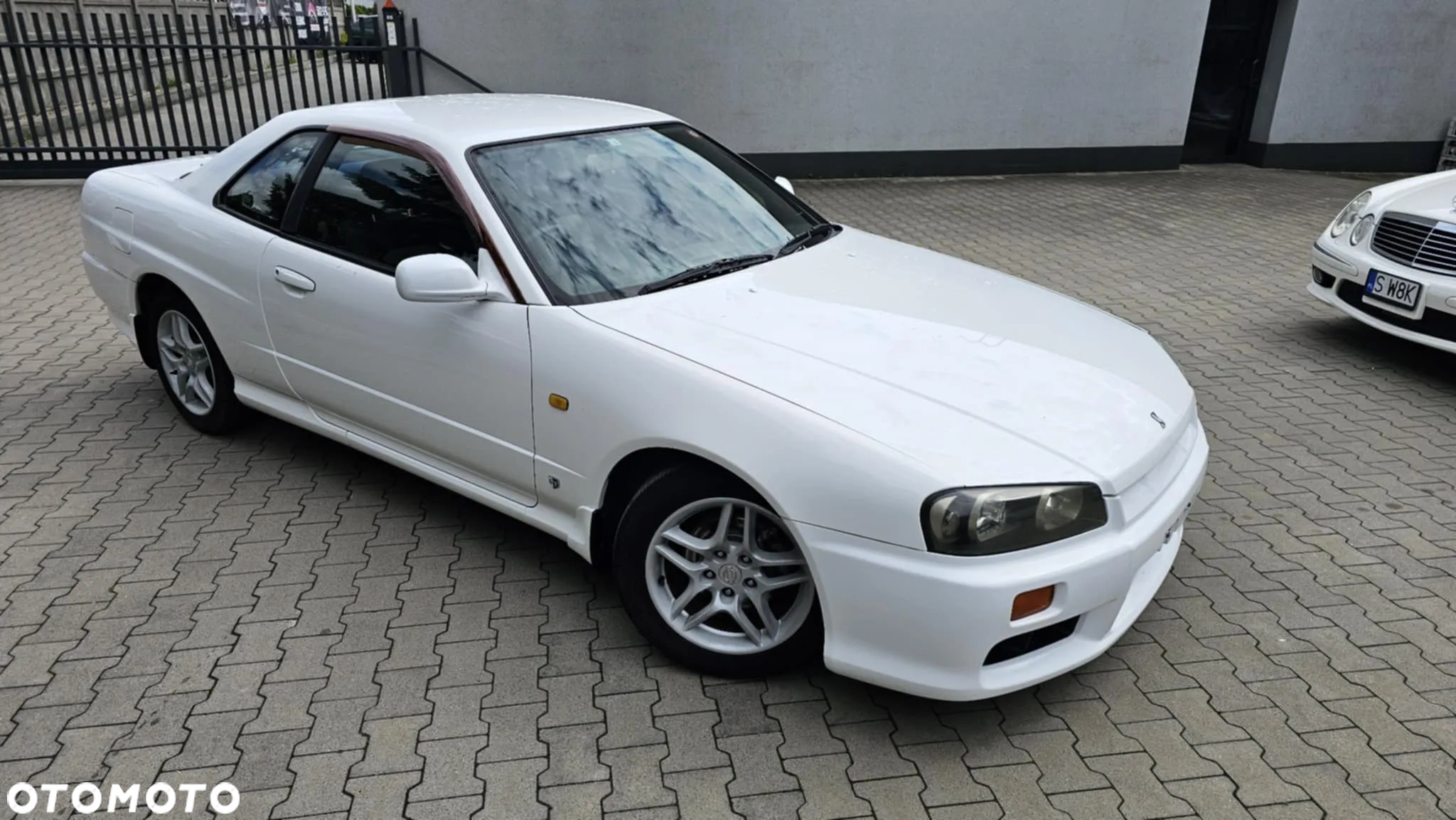 Nissan Skyline - 2