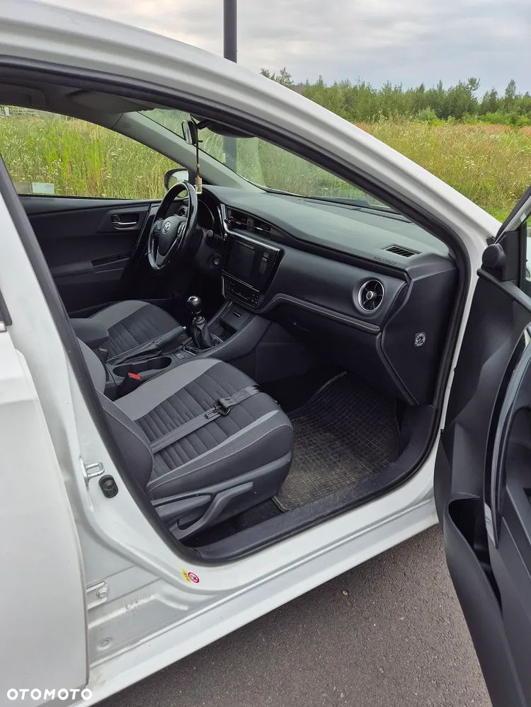 Toyota Auris 1.6 Premium - 9