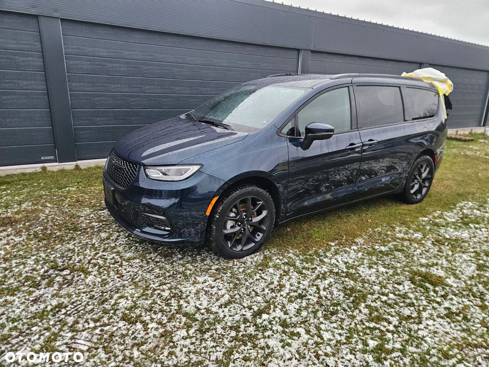 Chrysler Pacifica - 1