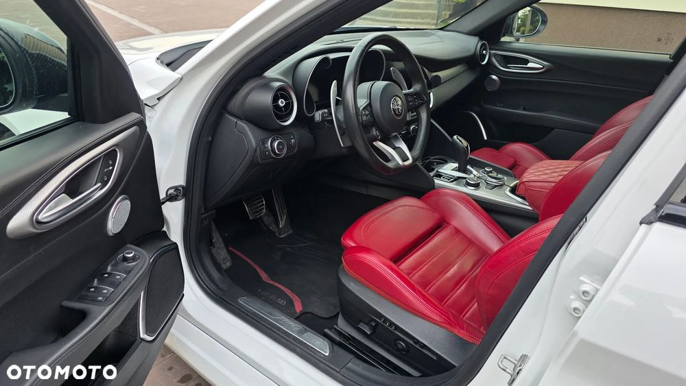 Alfa Romeo Giulia 2.0 Turbo Veloce Q4 - 11