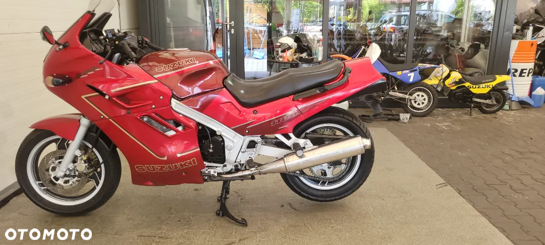 Suzuki GSX - 24