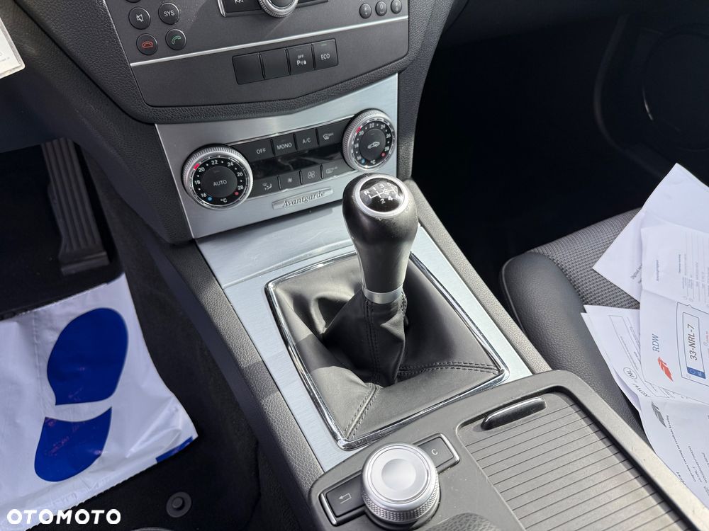 Mercedes-Benz Klasa C 180 CGI BlueEff Avantgarde - 27