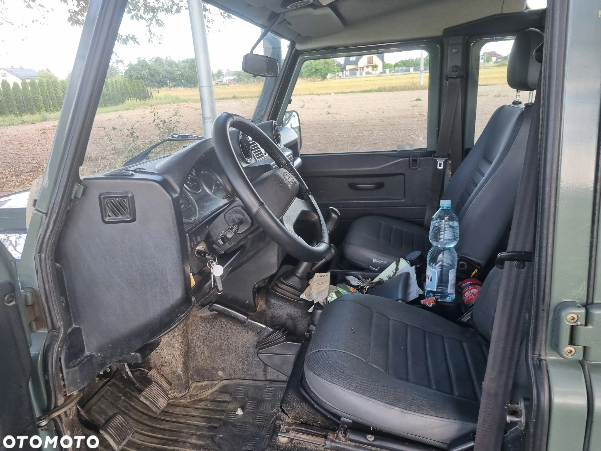 Land Rover Defender - 24
