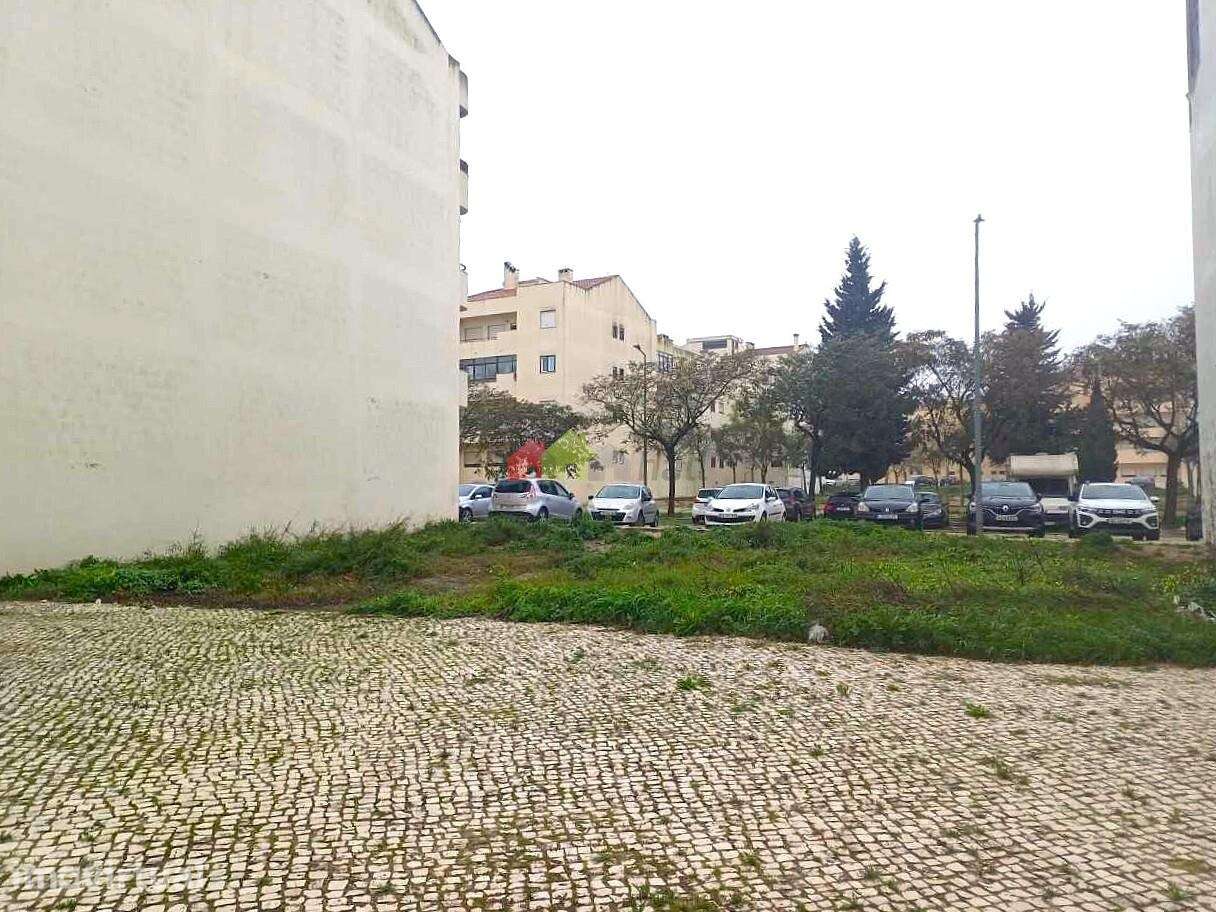 Lote de terreno urbano no Pinhal Novo com 228 m2 para construção de ed - Grande imagem: 4/10