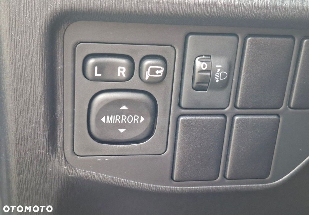 Toyota Prius - 25