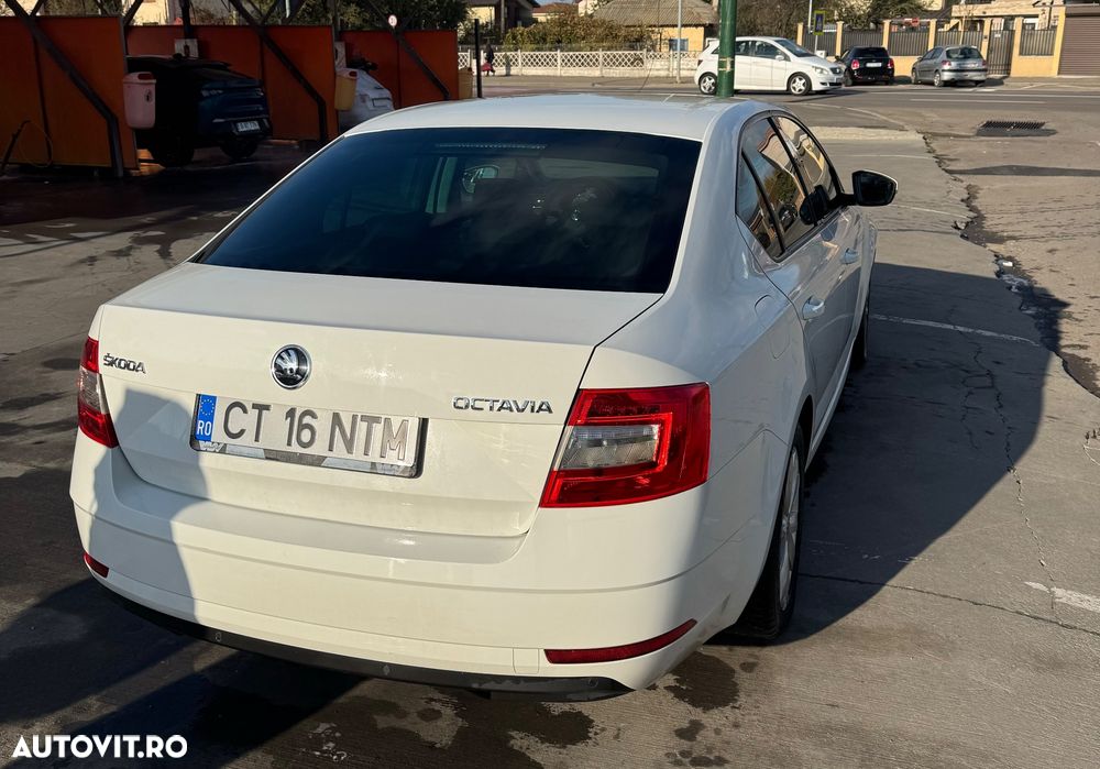 Skoda Octavia 1.6 TDI DSG Ambition - 6