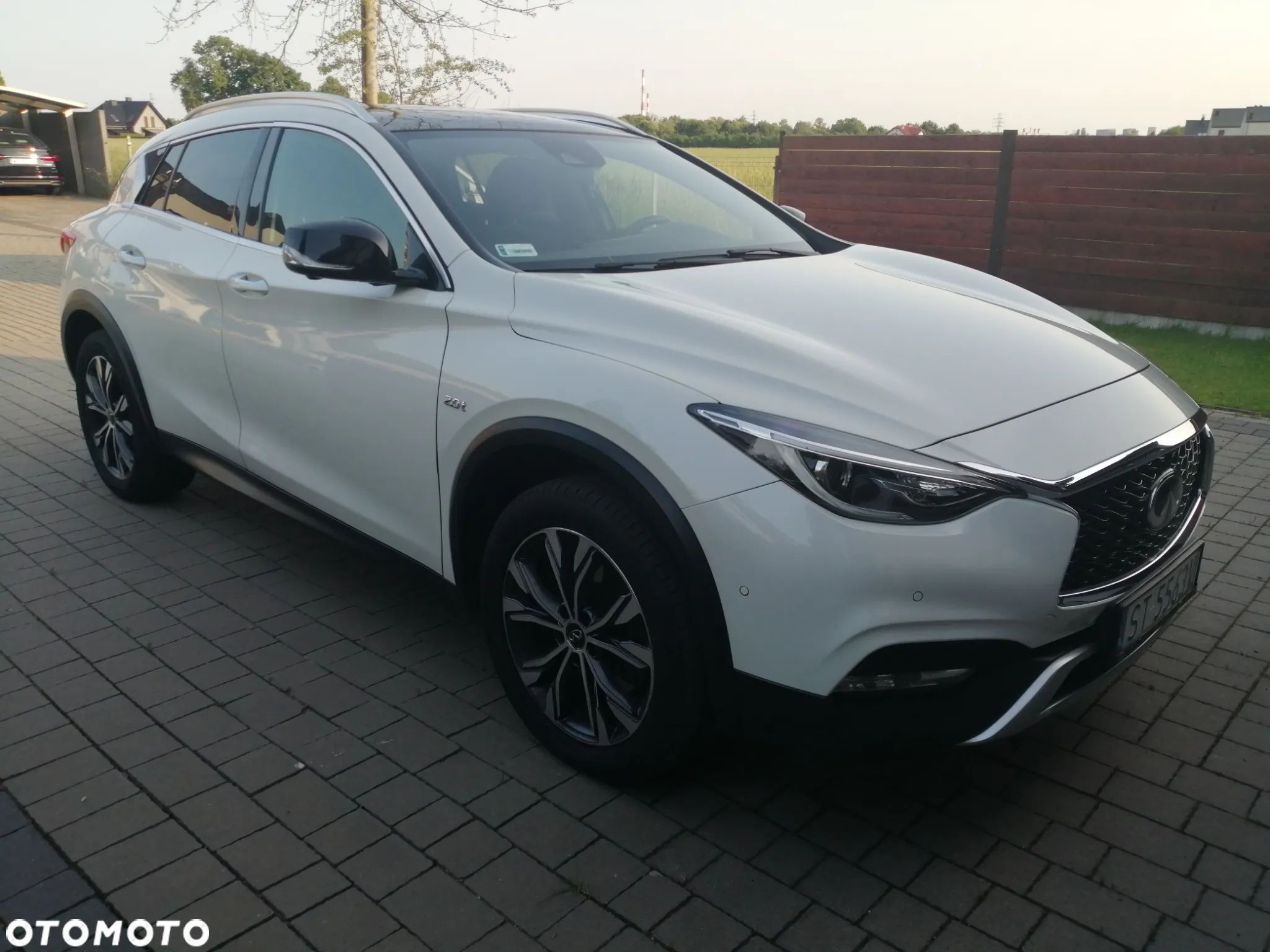 Infiniti QX30 - 1