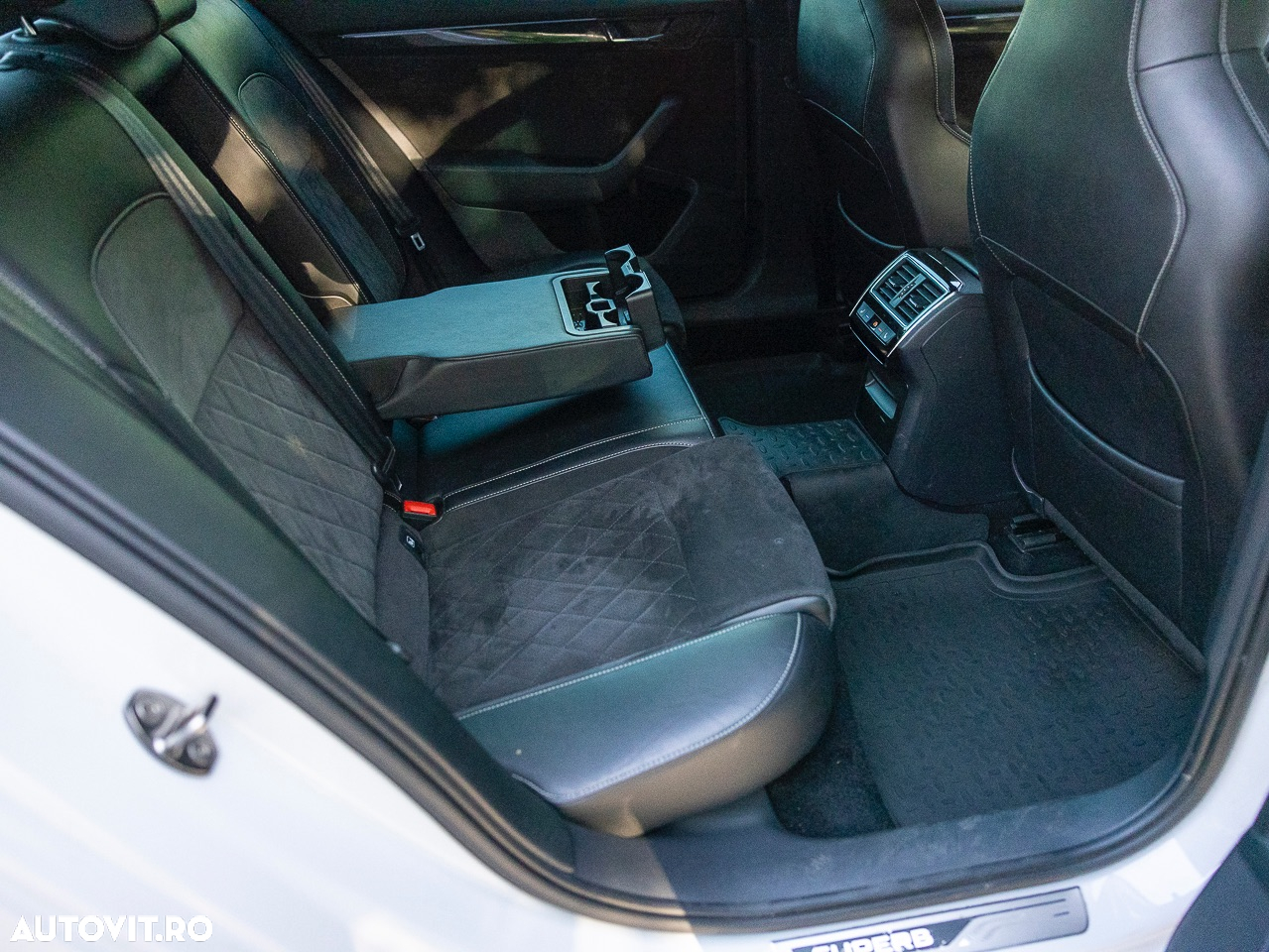 Skoda Superb 2.0 TDI DSG Sportline - 4
