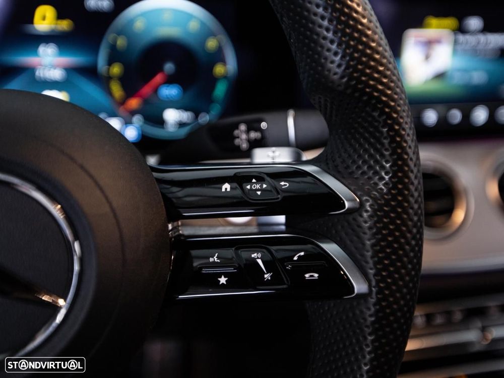 Mercedes-Benz E 300 de 4Matic 9G-TRONIC AMG Line - 23