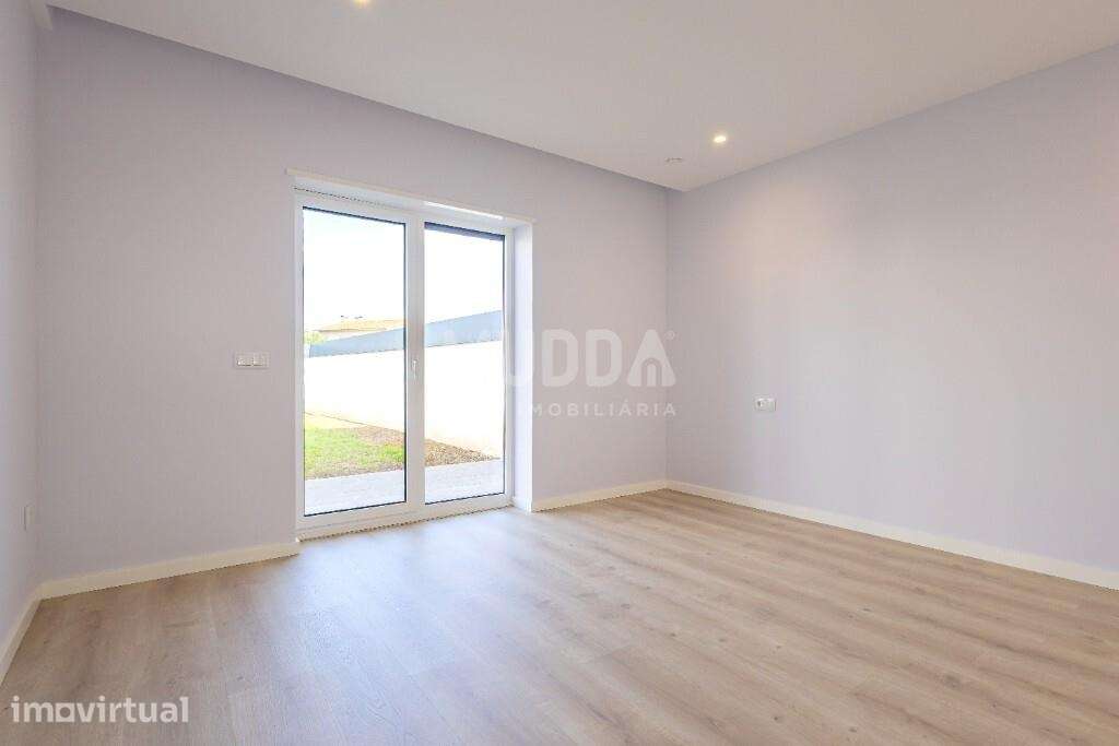 Moradia T4 com Design Contemporâneo e Acabamentos Premium - Grande imagem: 5/30