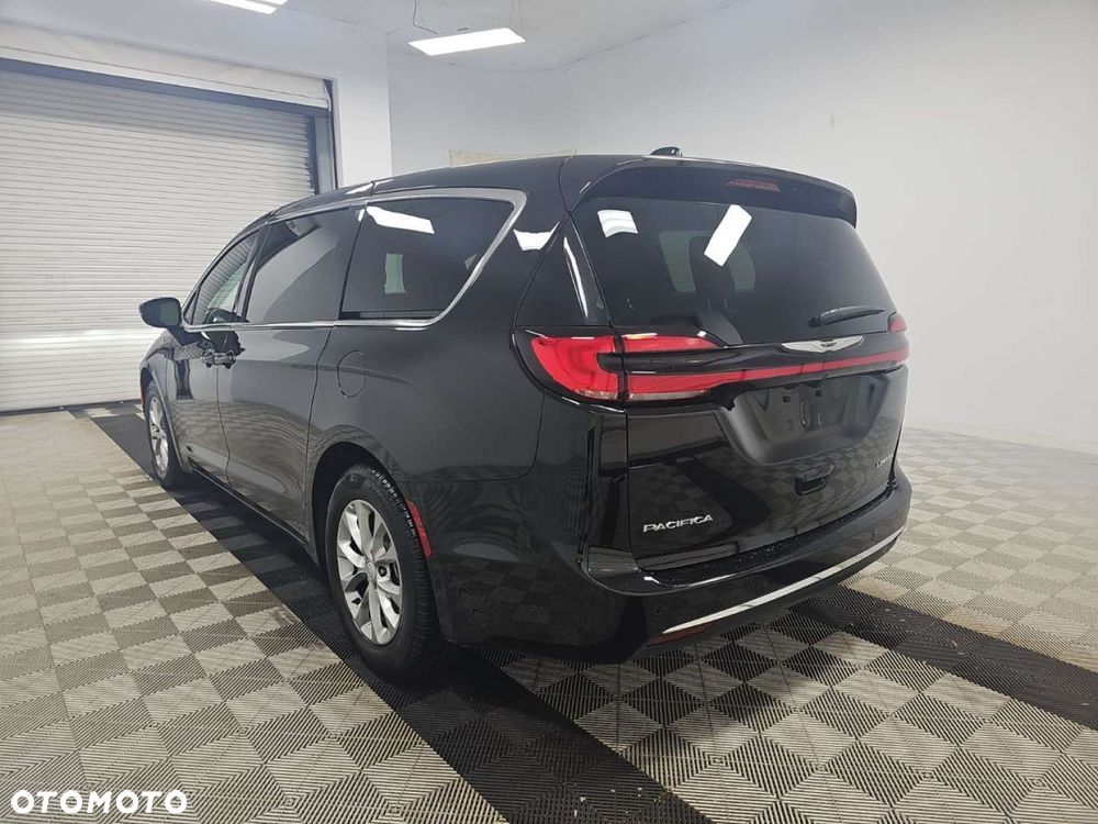 Chrysler Pacifica - 2