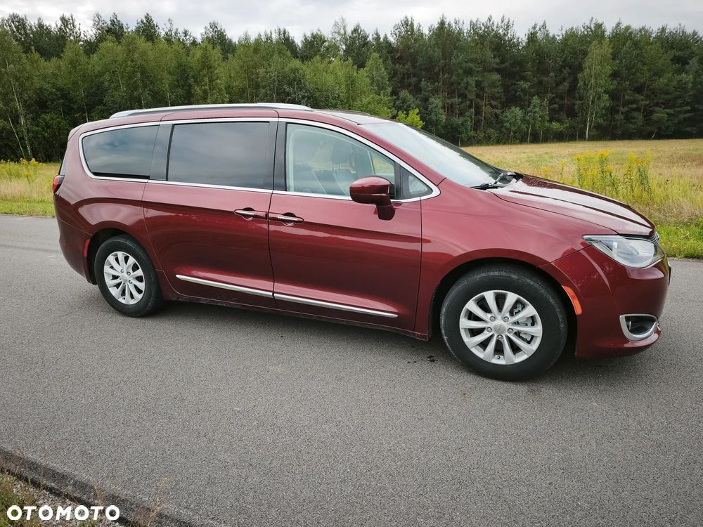 Chrysler Pacifica - 16