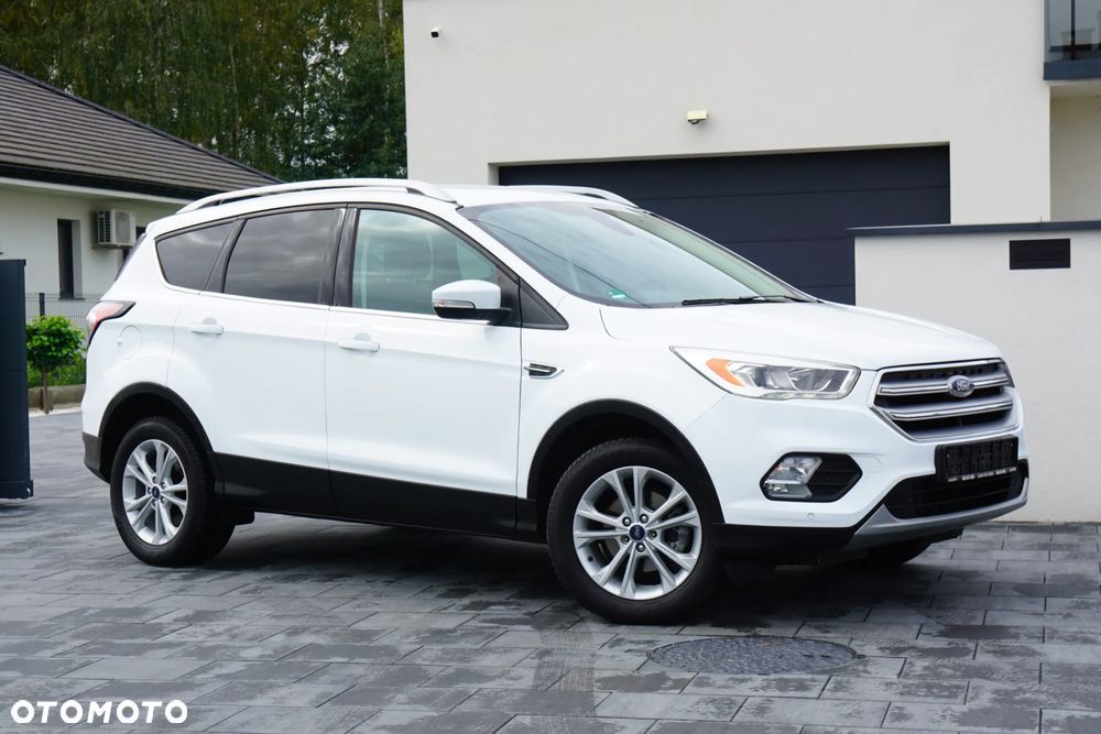 Ford Kuga 1.5 EcoBoost 2x4 Titanium - 3