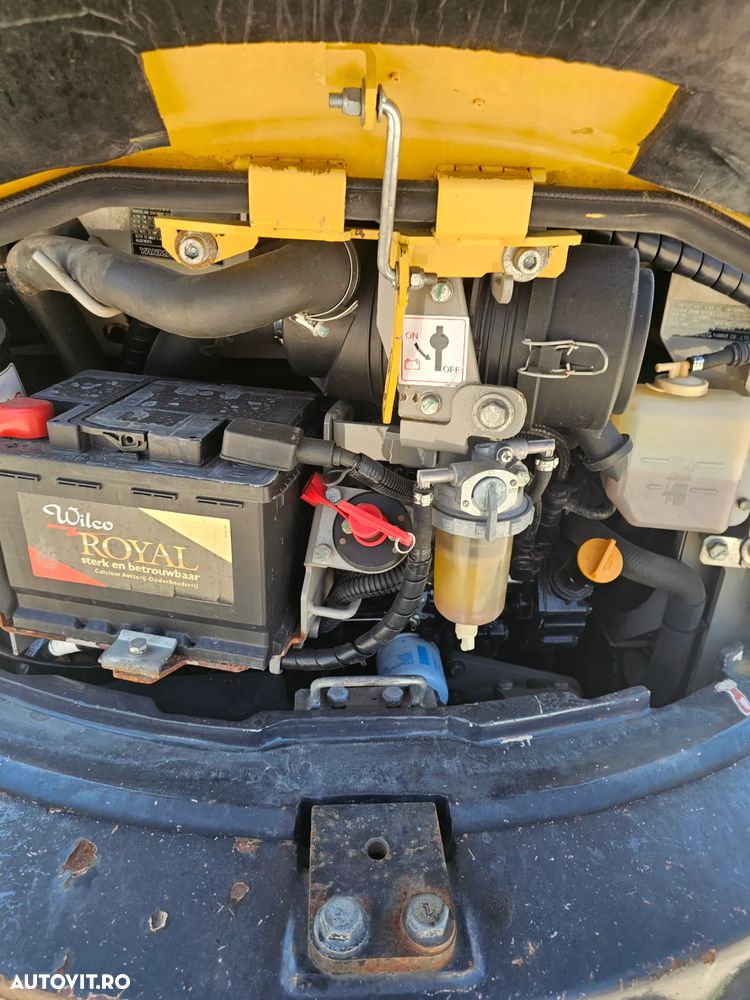 Yanmar VIO38 miniexcavator compact pe senile - 6