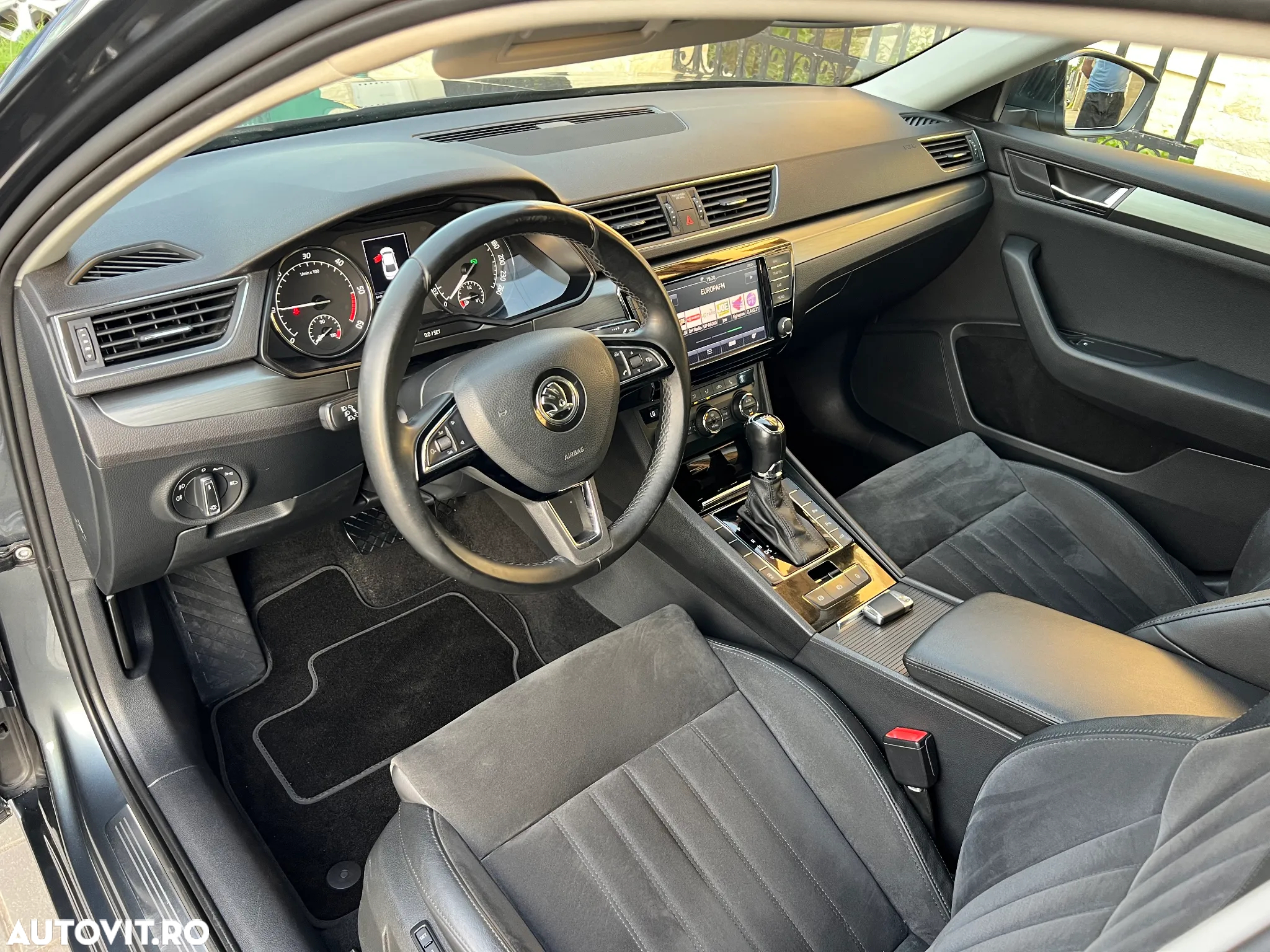 Skoda Superb 2.0 TDI DSG Premium Edition - 13