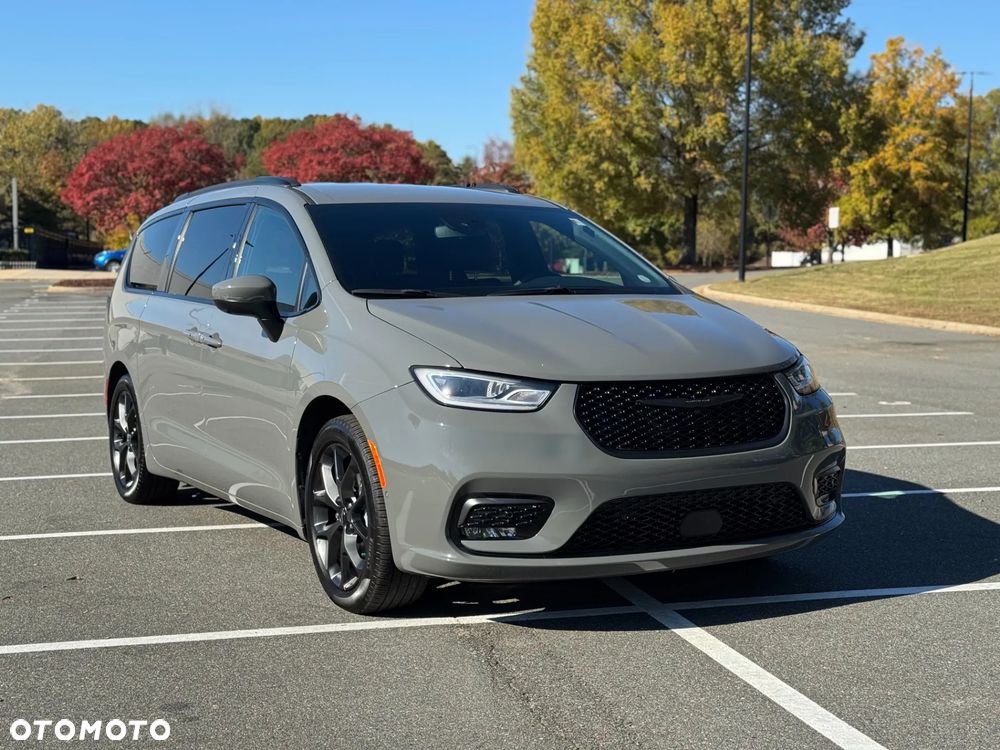Chrysler Pacifica - 11