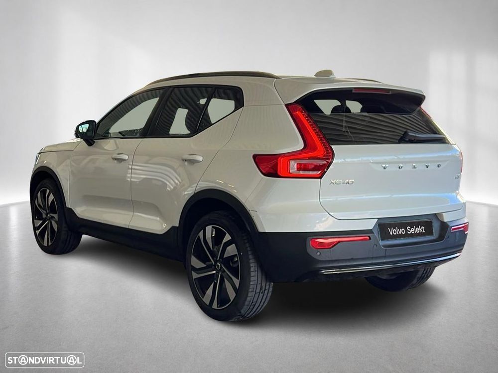 Volvo XC 40 2.0 B3 Plus Dark - 2