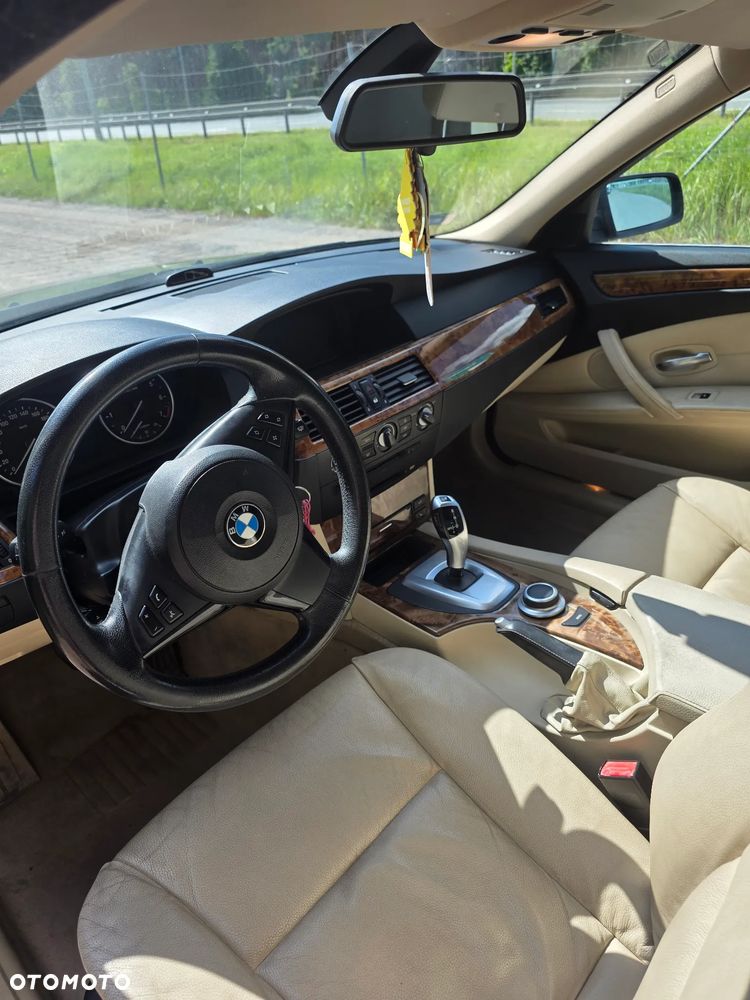 BMW Seria 5 523i - 11