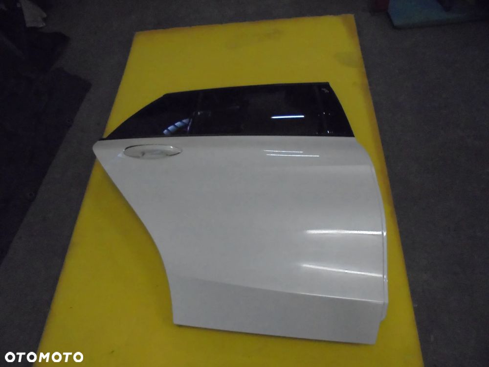 MERCEDES C KLASA W205 DRZWI TYLNE PRAWE KOMPLETNE - 2