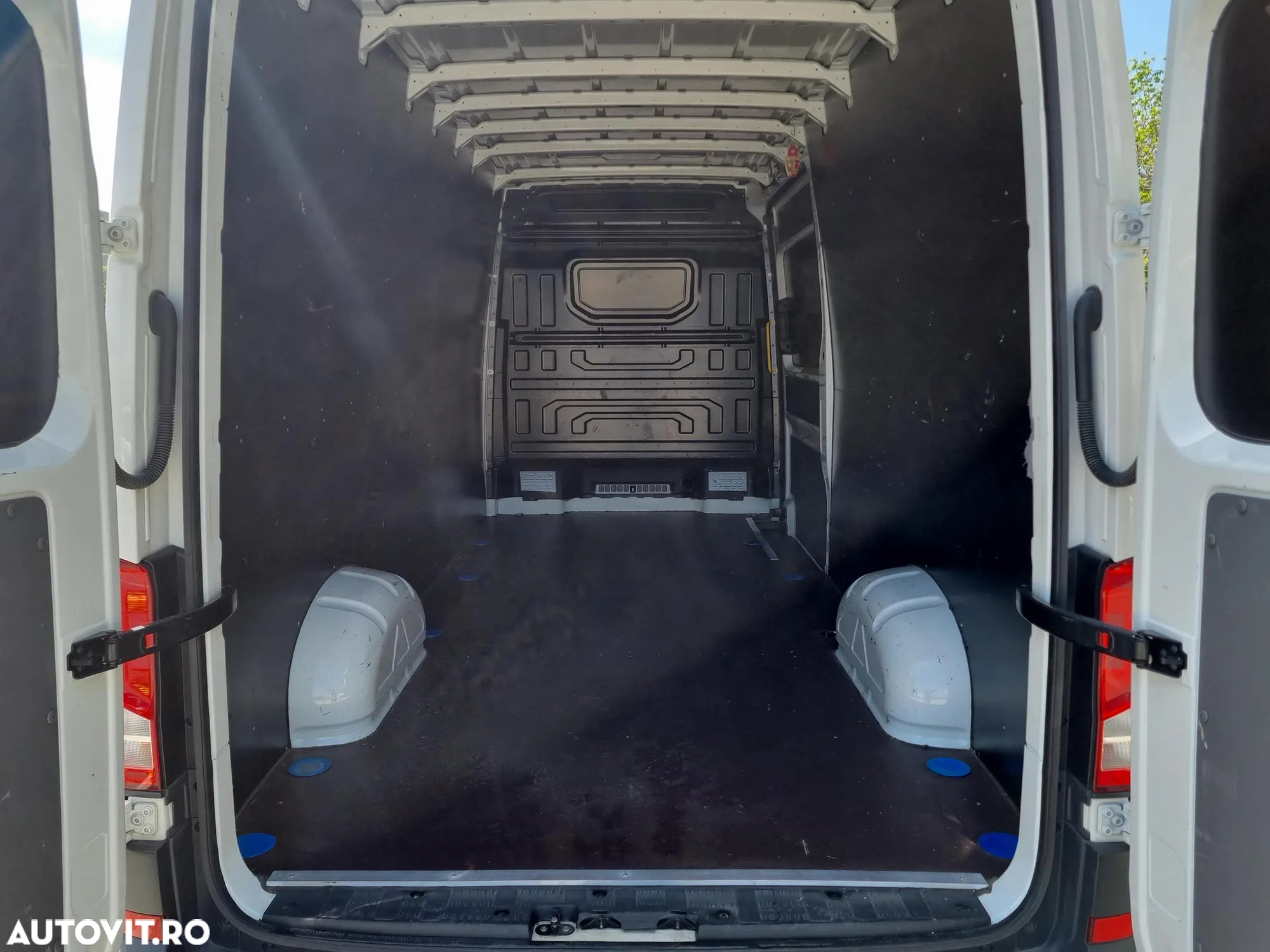 Volkswagen Crafter - 17