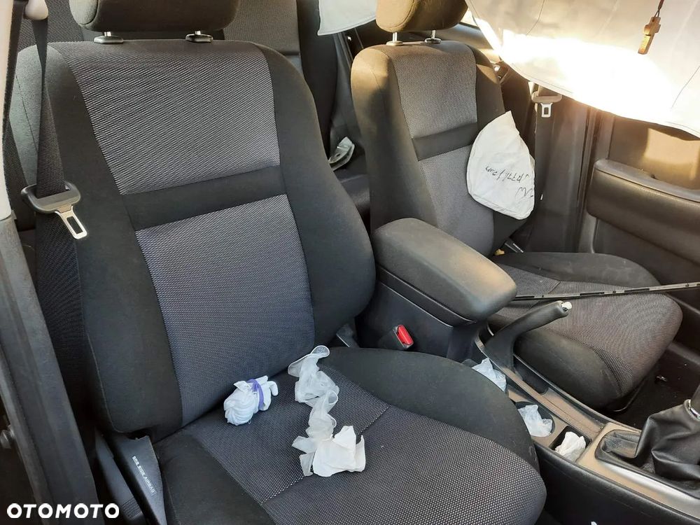 Toyota corolla E12 1,4D4D 90km turbosprezarka turbina - 7