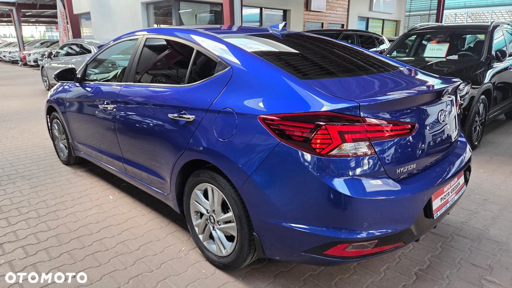 Hyundai Elantra 1.6 Comfort Premiere - 6
