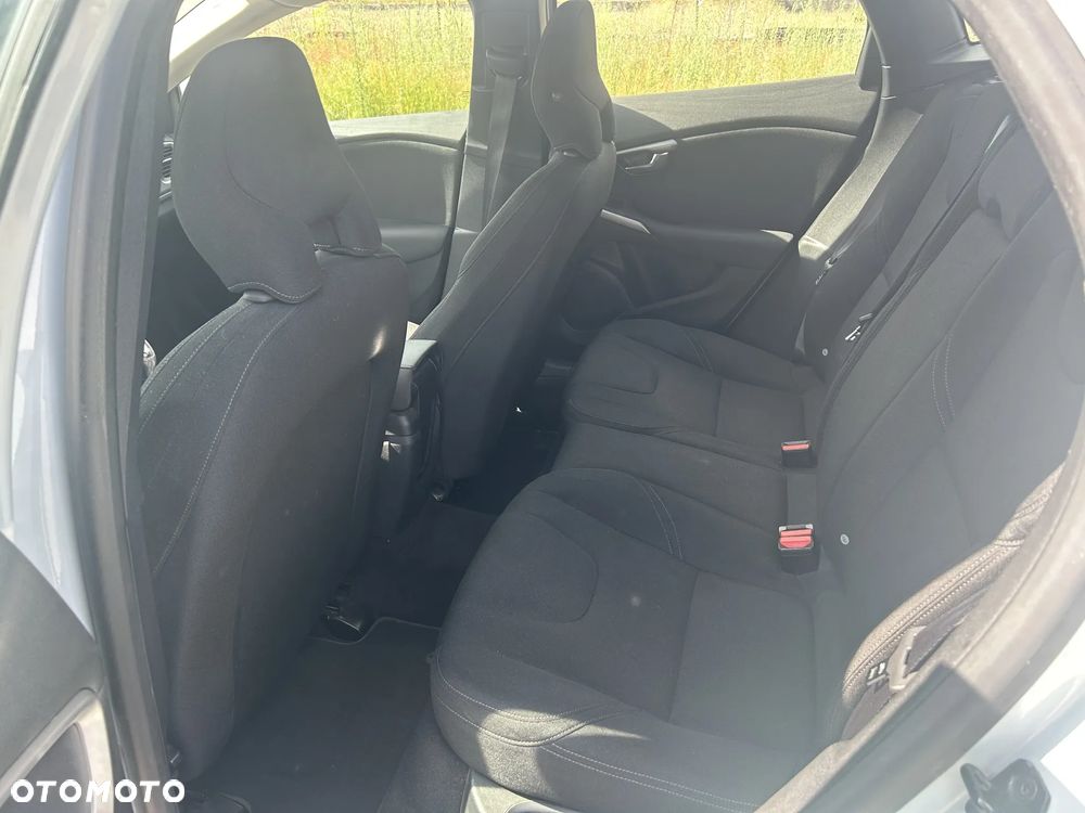 Volvo V40 D2 - 17