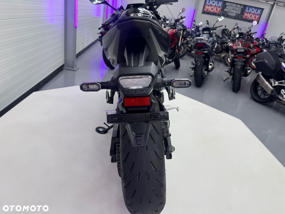 Suzuki GSX - 20