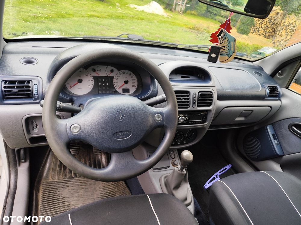 Renault Clio - 1