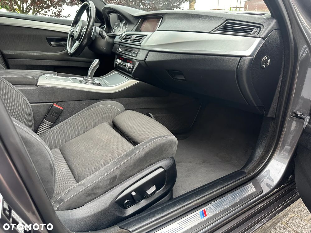BMW Seria 5 520d xDrive - 24