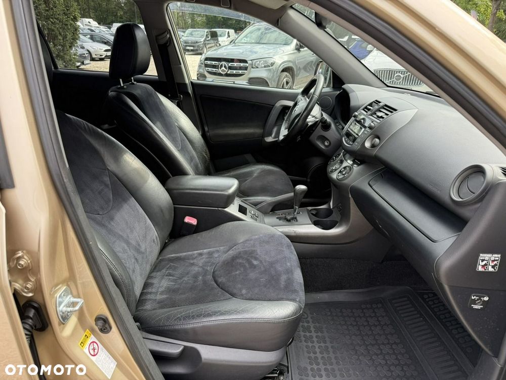 Toyota RAV4 - 8