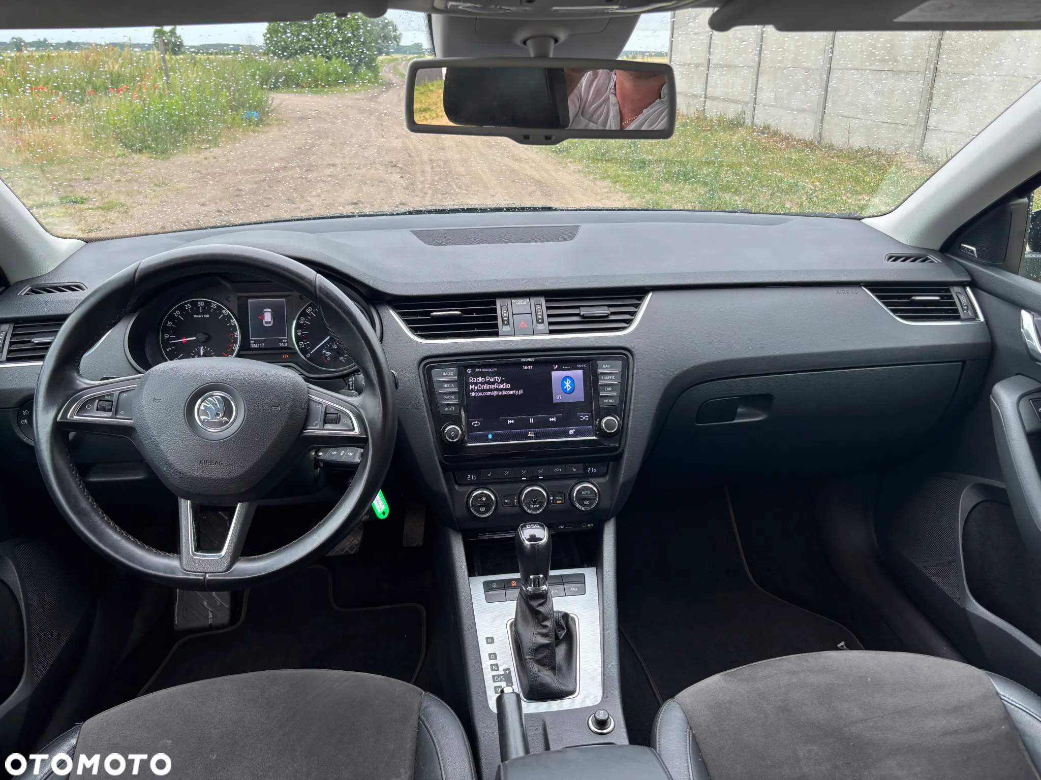 Skoda Octavia Combi 2.0 TDI DSG L&K - 11