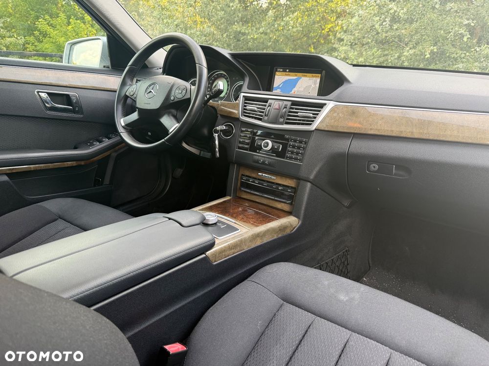 Mercedes-Benz Klasa E 350 CDI DPF BlueEFFICIENCY 7G-TRONIC Elegance - 12
