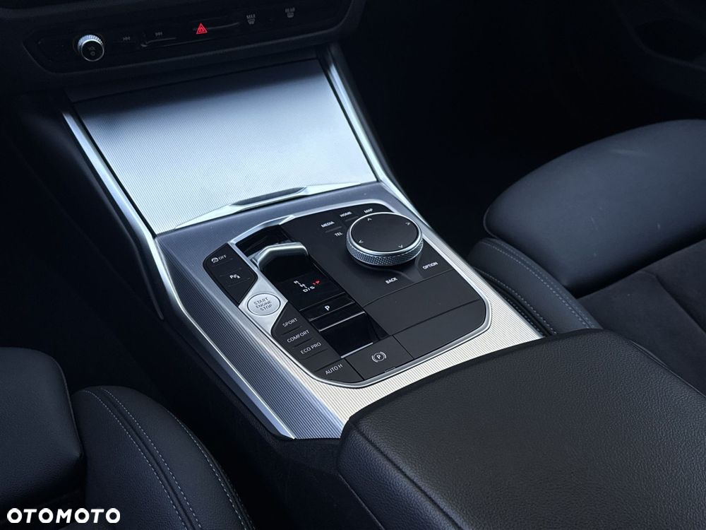 BMW Seria 3 320d xDrive - 17