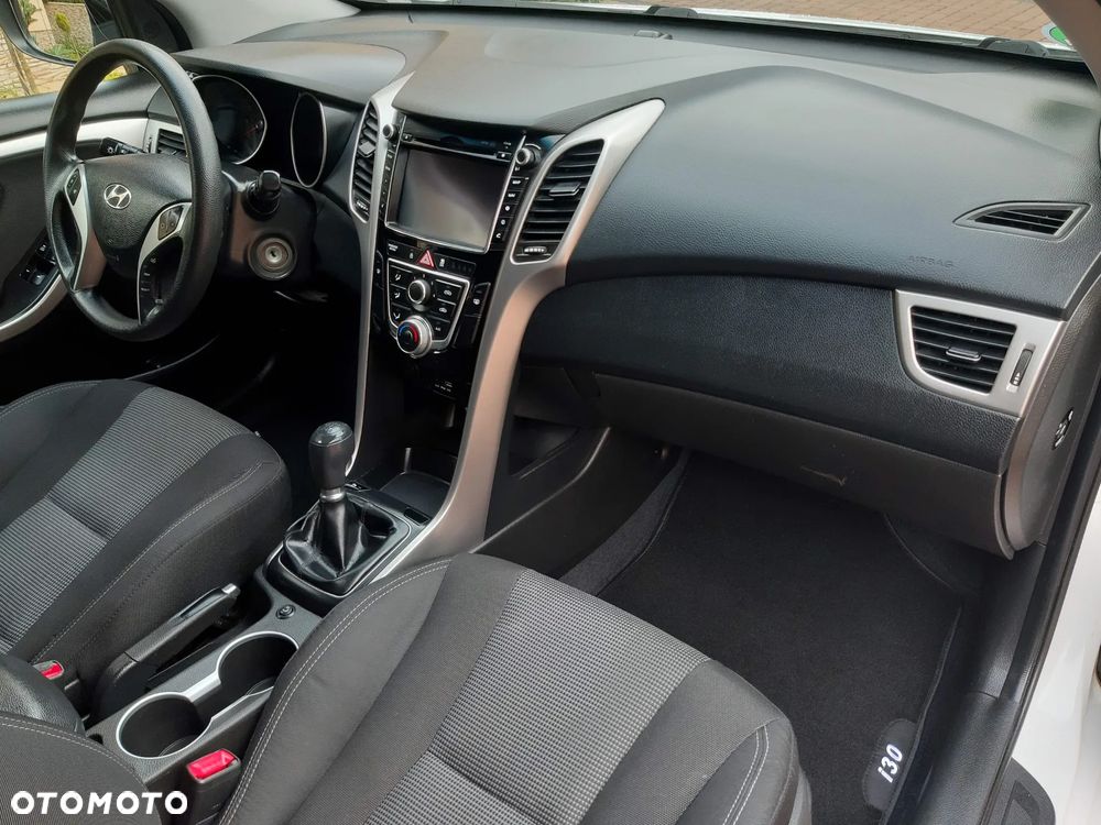 Hyundai i30 blue Kombi 1.4 YES Gold - 26