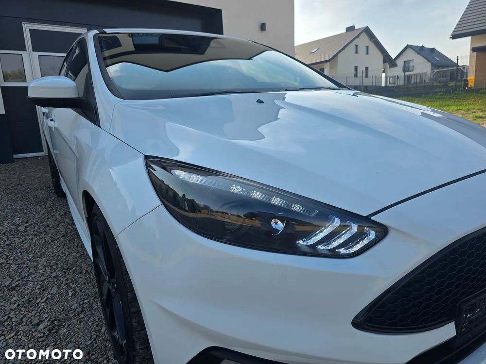 Ford Focus 2.0 EcoBoost ST mit Leder-Sport-Paket - 10
