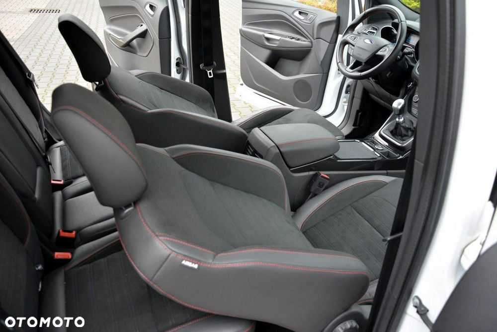 Ford Kuga 1.5 EcoBoost 2x4 ST-Line - 23