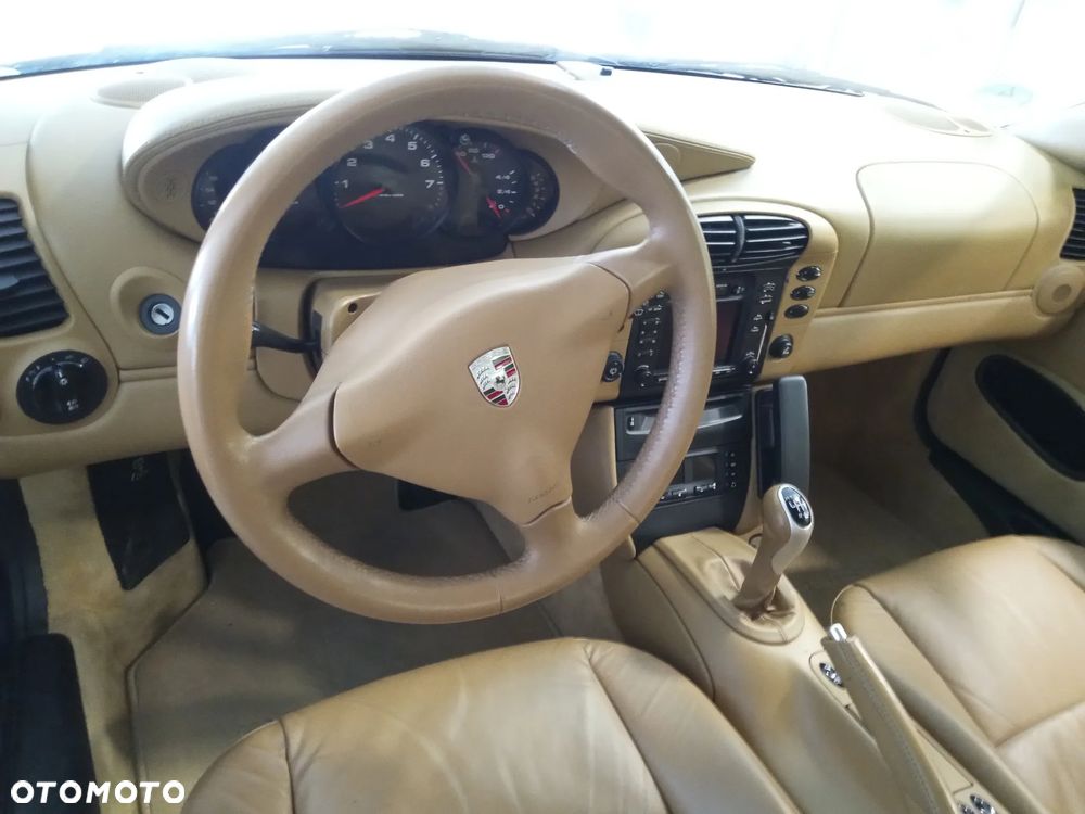 Porsche 911 Carrera 4 - 9