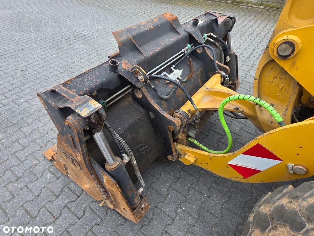 Caterpillar 907H, 2012 ROK, 4100 MTH, ŁYŻKA OTWIERANA + WIDŁY - 9