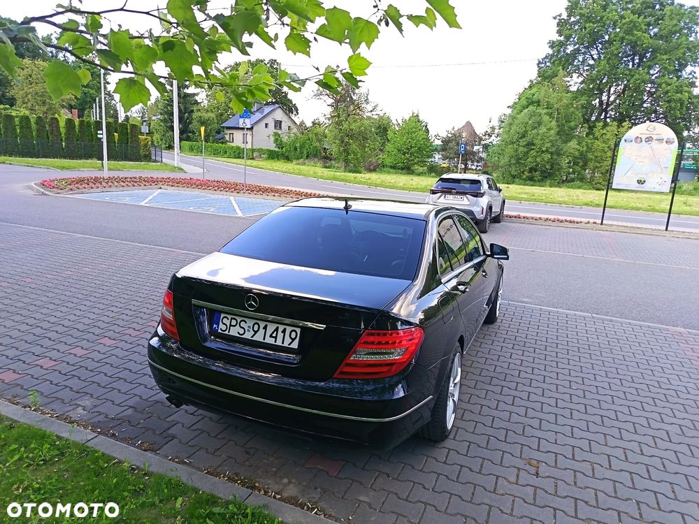 Mercedes-Benz Klasa C 180 CGI BlueEff Avantgarde - 13