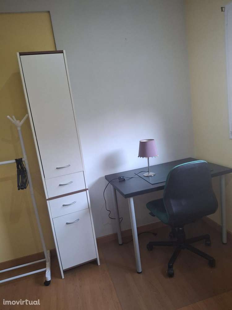 Quarto - localizado em Alto de São João Coimbra - Grande imagem: 4/9