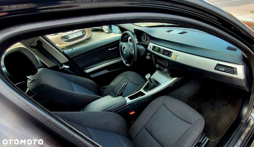 BMW Seria 3 318i - 21