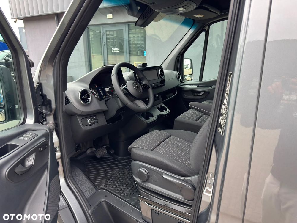 Mercedes-Benz Sprinter - 12
