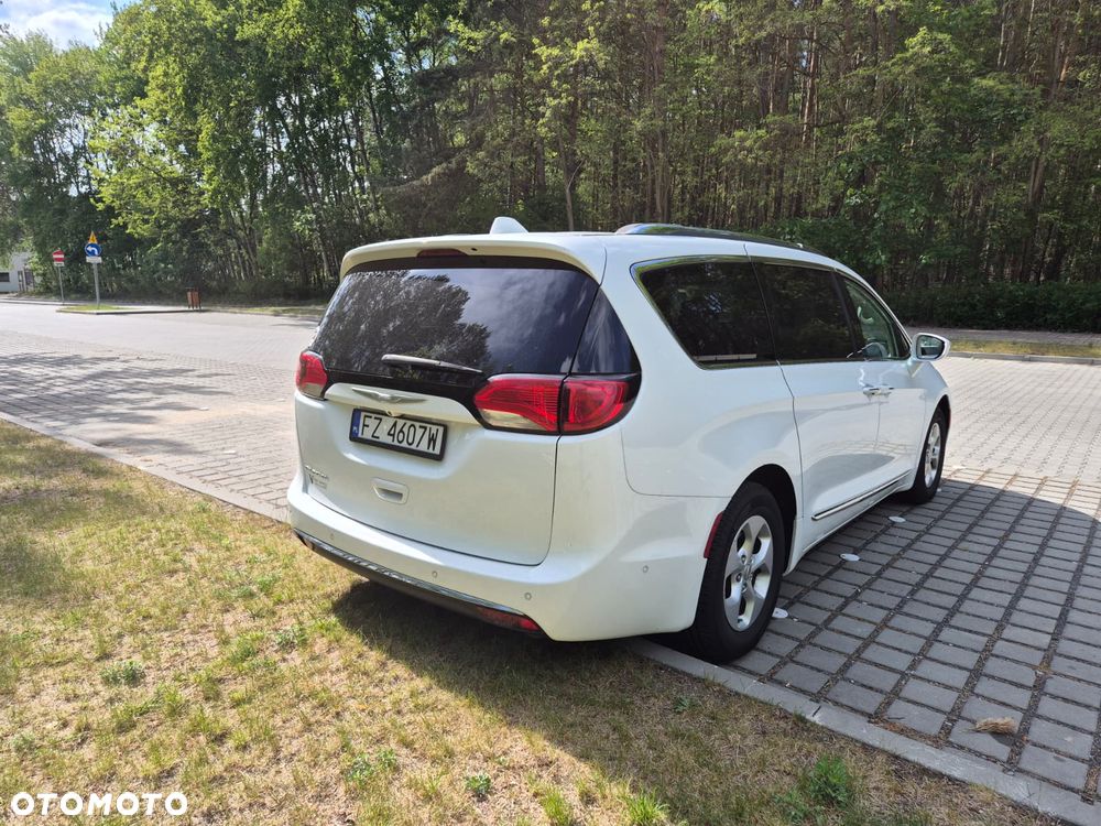 Chrysler Pacifica - 8