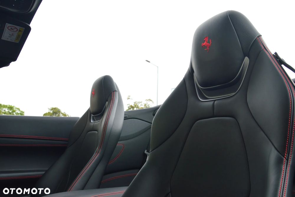 Ferrari Portofino - 19