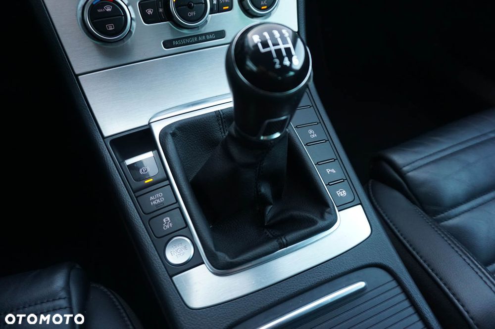 Volkswagen Passat - 19