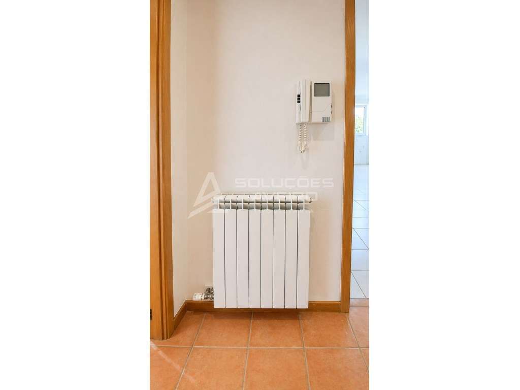 Apartamento T2 com Suite, Garagem, Varandas, Sótão - Grande imagem: 3/33