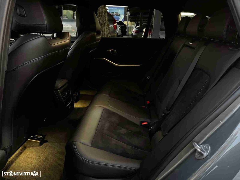 BMW 320 d Touring Pack Desportivo M Auto - 11