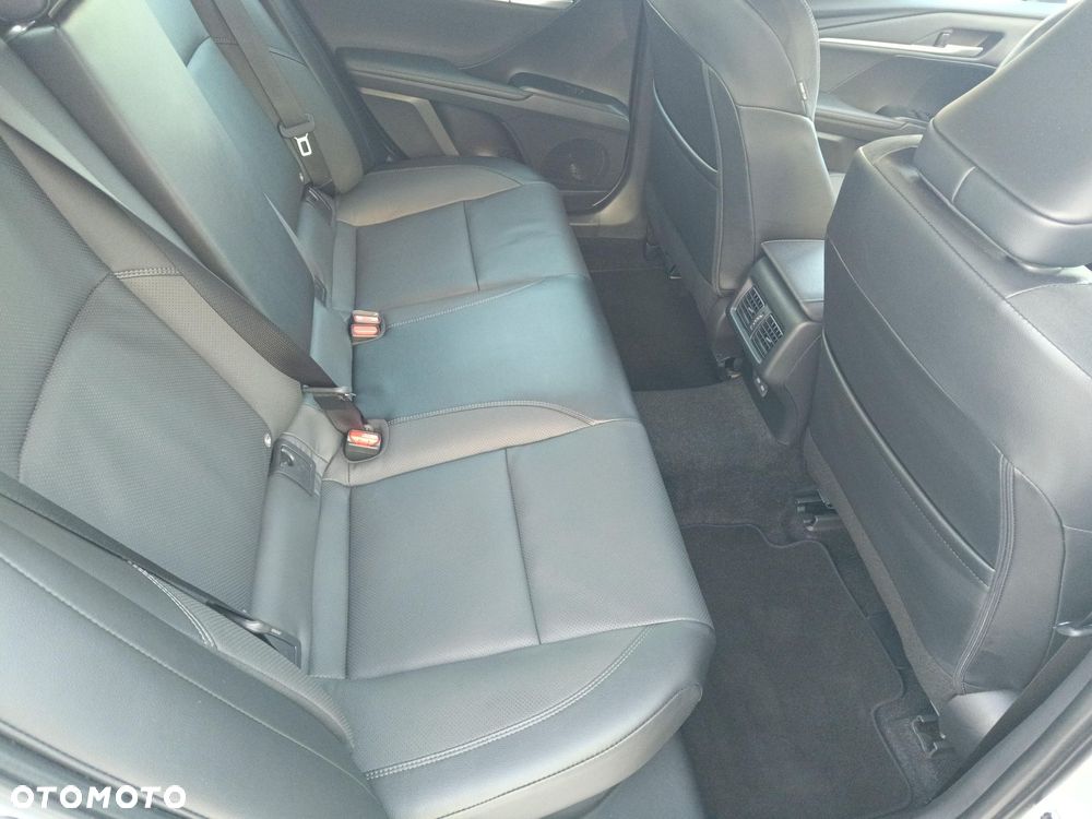 Toyota Camry - 19